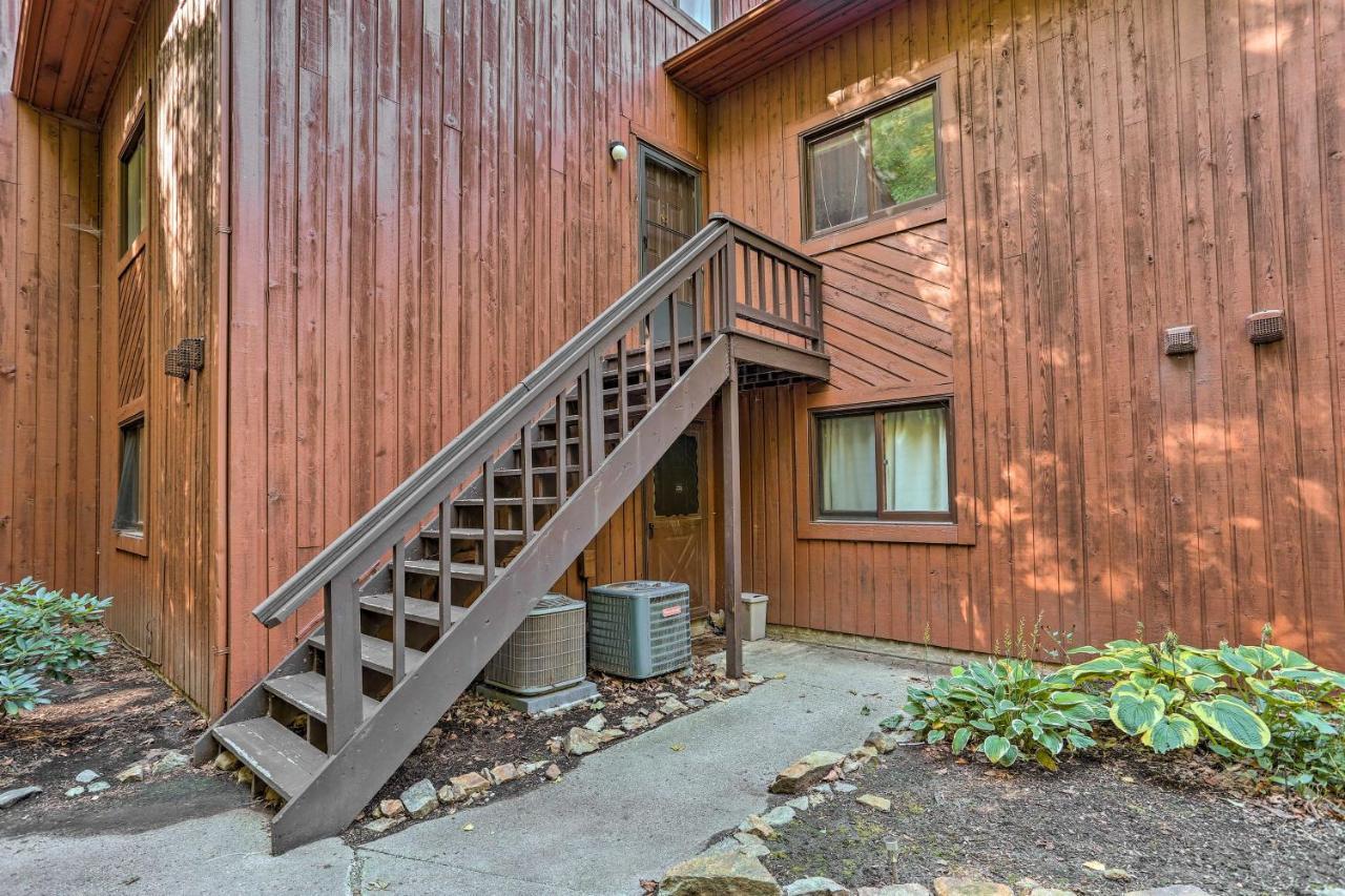 Vernon Township Condo - Walk To Ski Resort! Luaran gambar